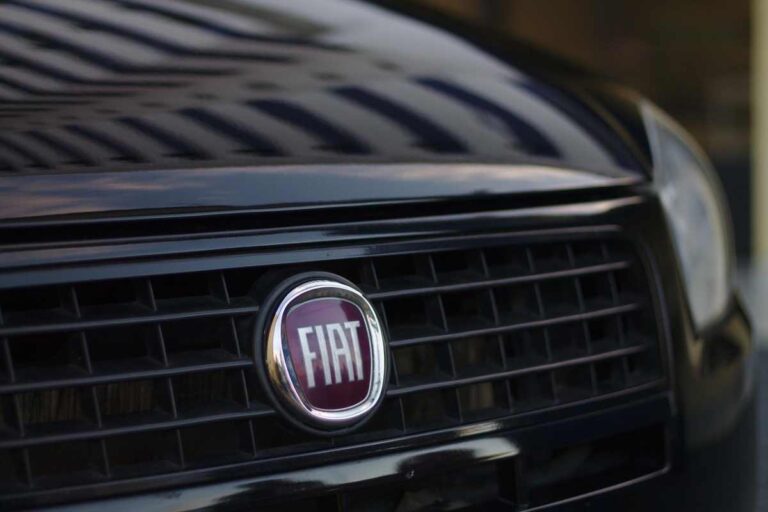 FIAT lancia una promo folle per "l'ultima della sua specie": l'auto con il carburante più amato è regalata